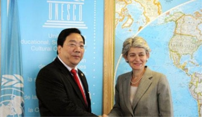 Thứ trưởng Nguyễn Thanh Sơn và Tổng Giám đốc UNESCO Irina Bokova tại cuộc gặp ở trụ sở UNESCO.